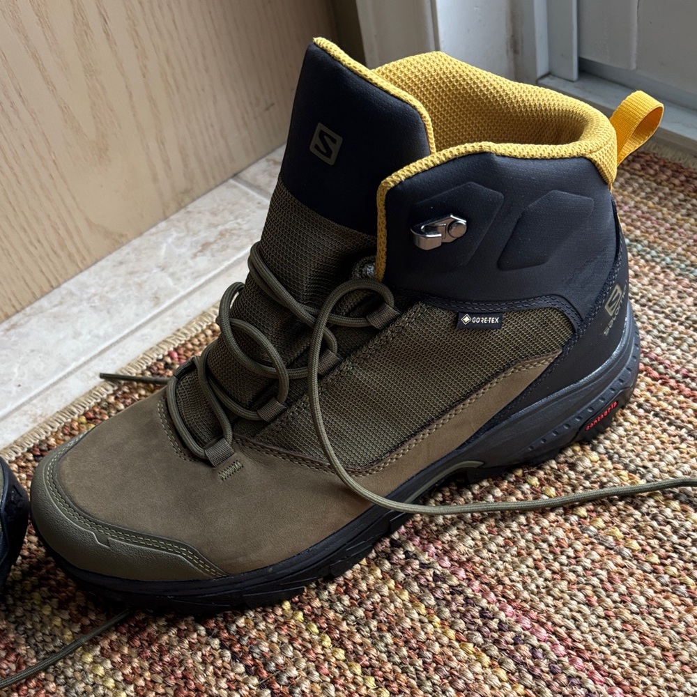 Salomon Men's Boots - Gore-Tex. Green with Yellow and black trim